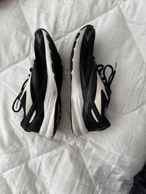 Brooks Womens Running Shoes - Black with White Accents